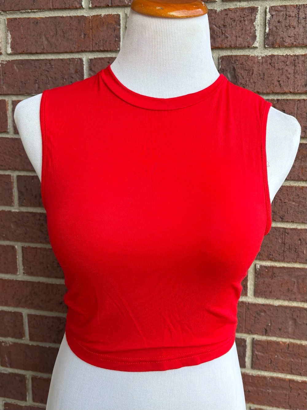 SHEIN Red Sleeveless Cropped Tank